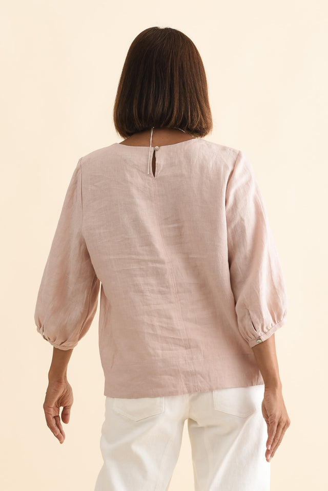 Addie Blush Linen Sleeved Top,Brunette model,alt text|model:Cara image 5