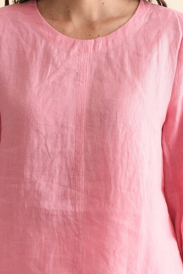 Addie Pink Linen Sleeved Top,Detail,Brunette model,alt text|model:MJ image 5