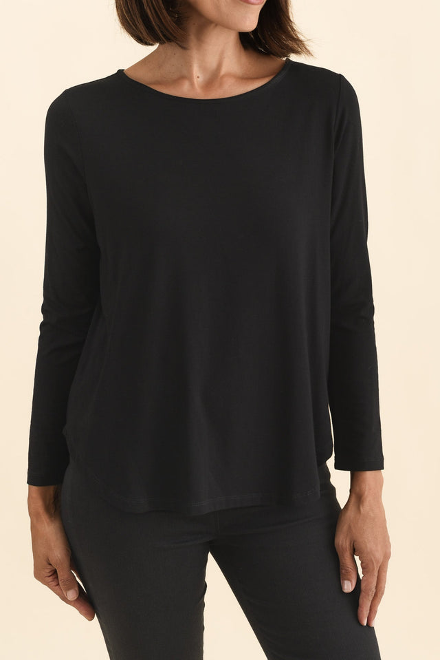 Adele Black Long Sleeve Bamboo Tee,Brunette model,alt text|model:Cara image 8