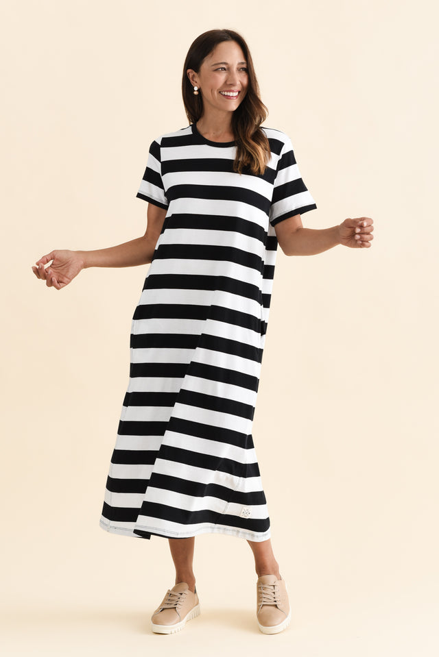 alt text|model:Cara image 3