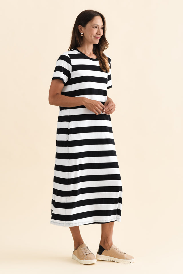 alt text|model:Cara image 4