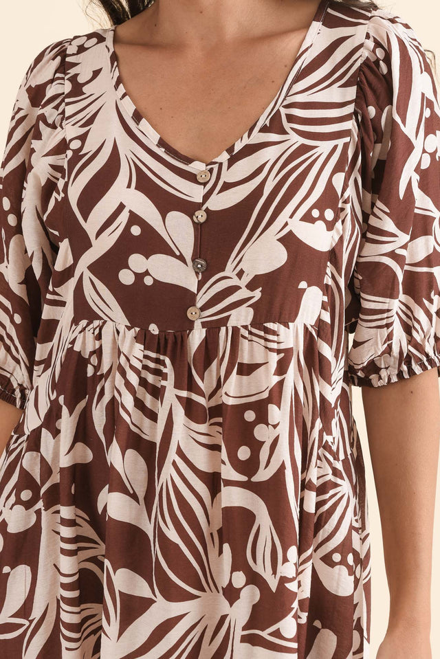 Adwin Chocolate Palm Pocket Dress,Detail,Brunette model,alt text|model:Brontie image 5