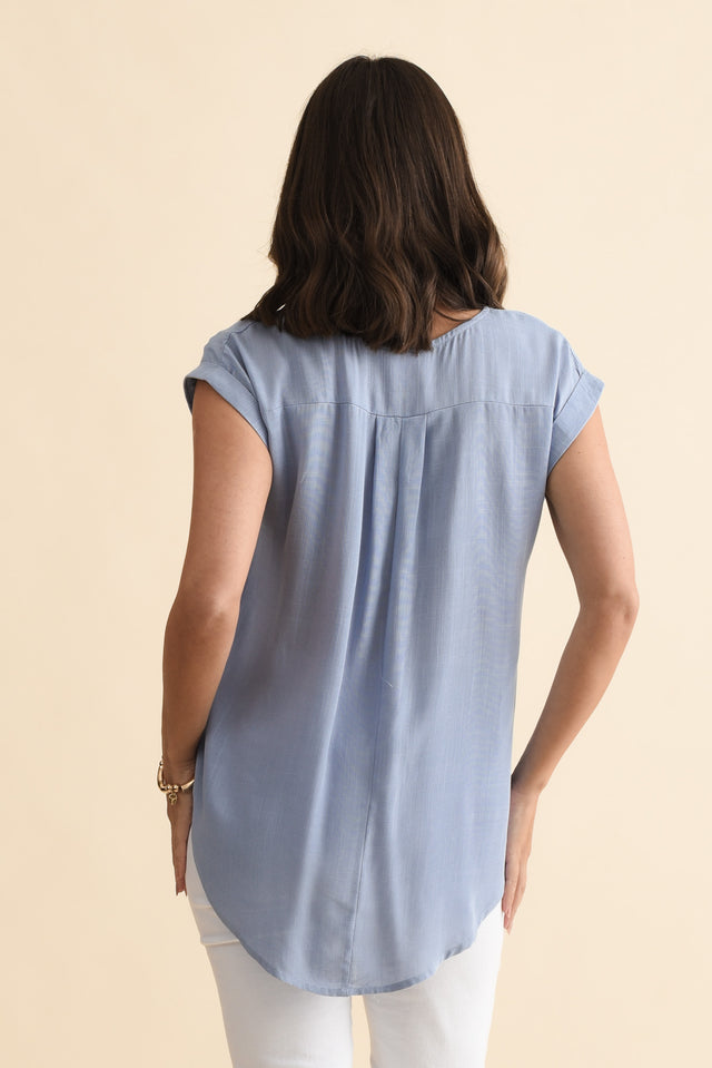 Aiden Blue Linen Blend Pocket Top,Brunette model,alt text|model:MJ image 5