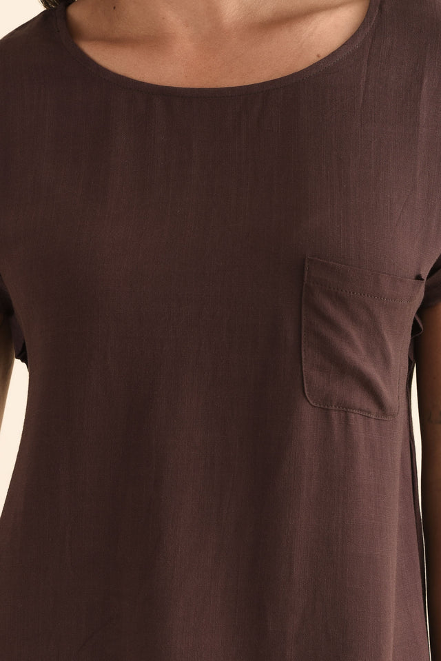 Aiden Chocolate Linen Blend Pocket Top,Detail,Brunette model,alt text|model:Brontie image 5