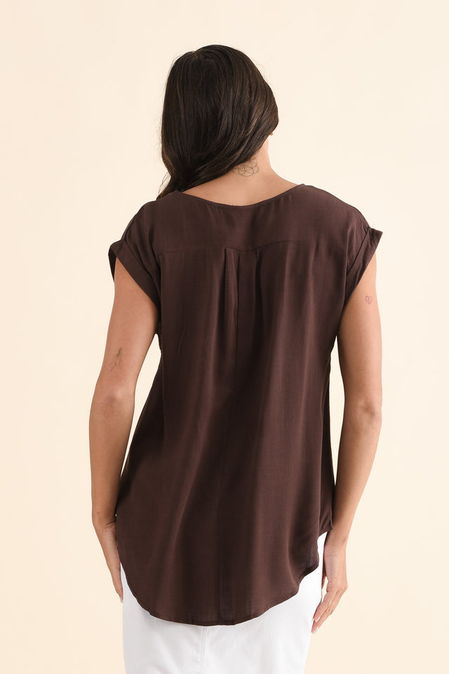 Aiden Chocolate Linen Blend Pocket Top,Back,Brunette model,alt text|model:Brontie image 4
