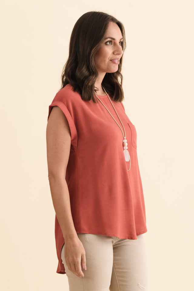 Aiden Rust Linen Blend Pocket Top,Brunette model,alt text|model:MJ image 4