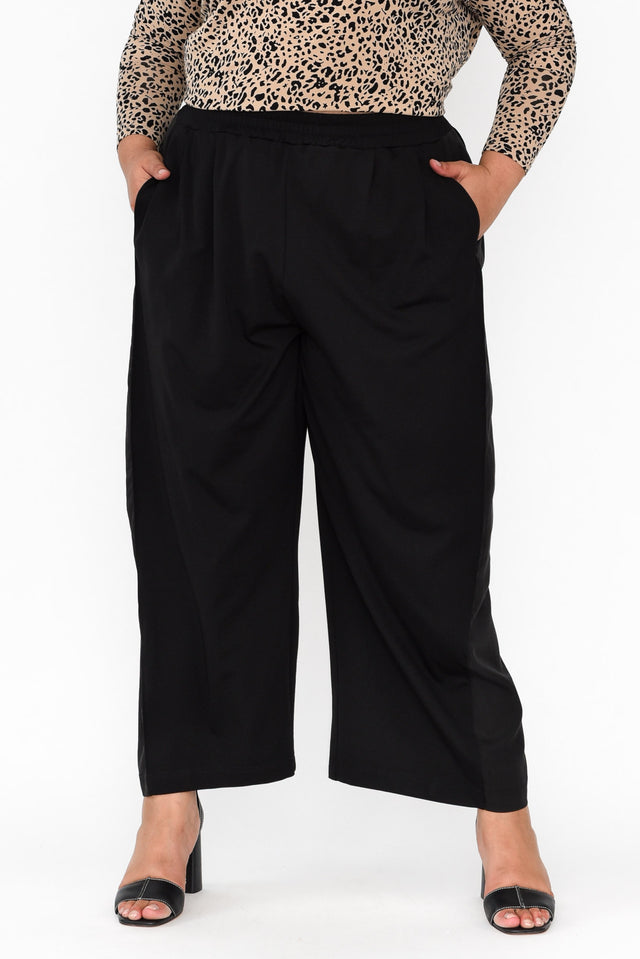 plus-size,curve-bottoms,plus-size-pants,plus-size-work-edit alt text|model:Maiana;wearing:L
