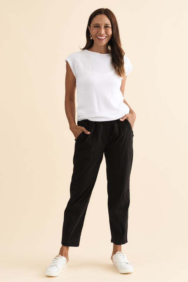 alt text|model:Cara image 3