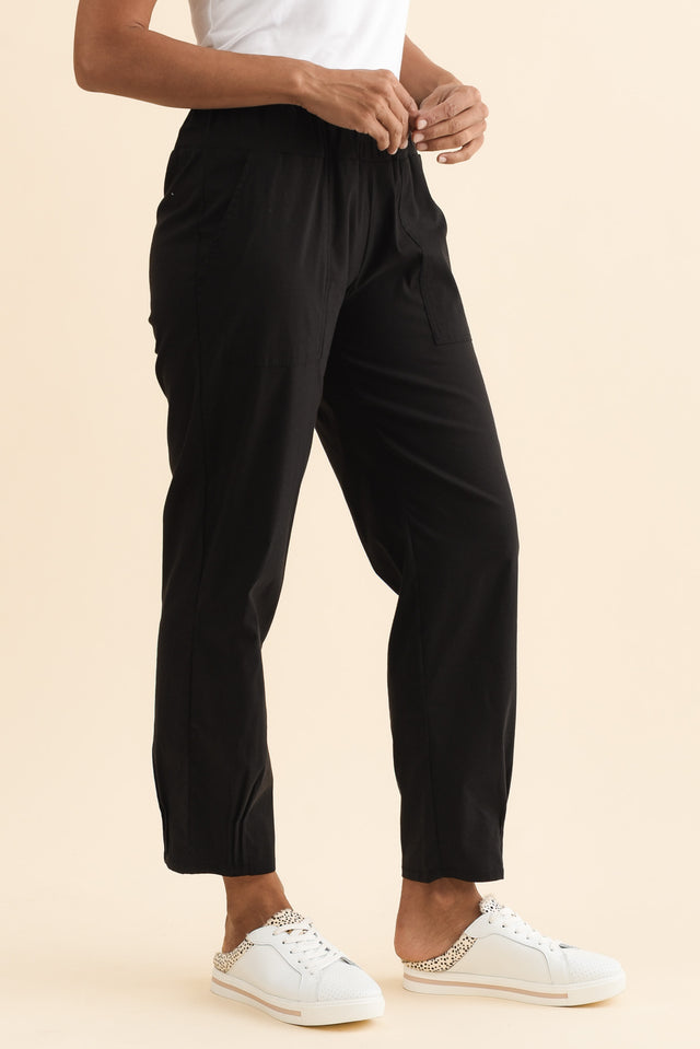 alt text|model:Cara image 4