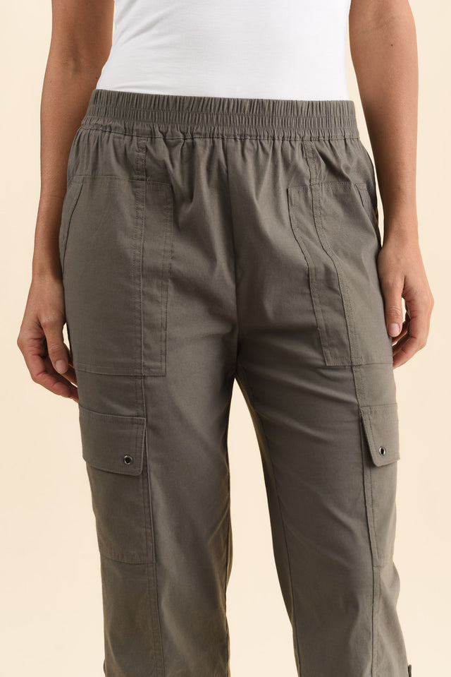 Air-Lite Olive Stretch Cargo Pants,Detail,Brunette model,alt text|model:Brontie image 6