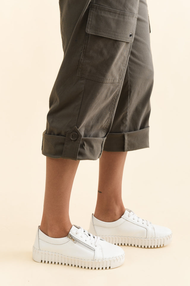 Air-Lite Olive Stretch Cargo Pants,Detail,Brunette model,alt text|model:Brontie image 7