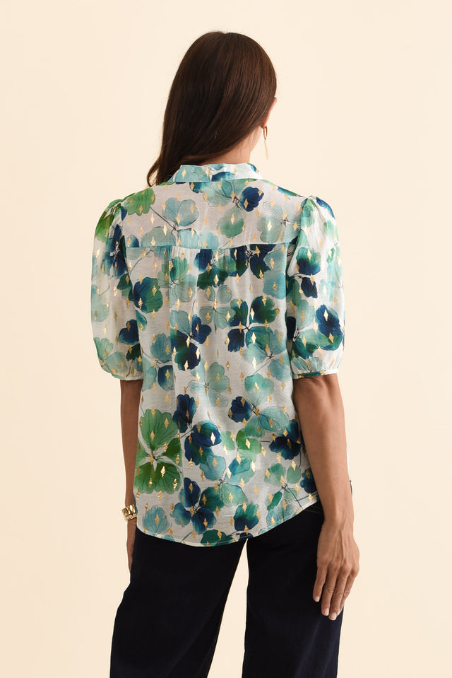 alt text|model:Cara image 4