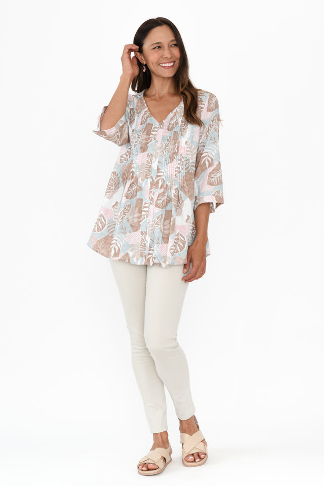 alt text|model:Cara image 3