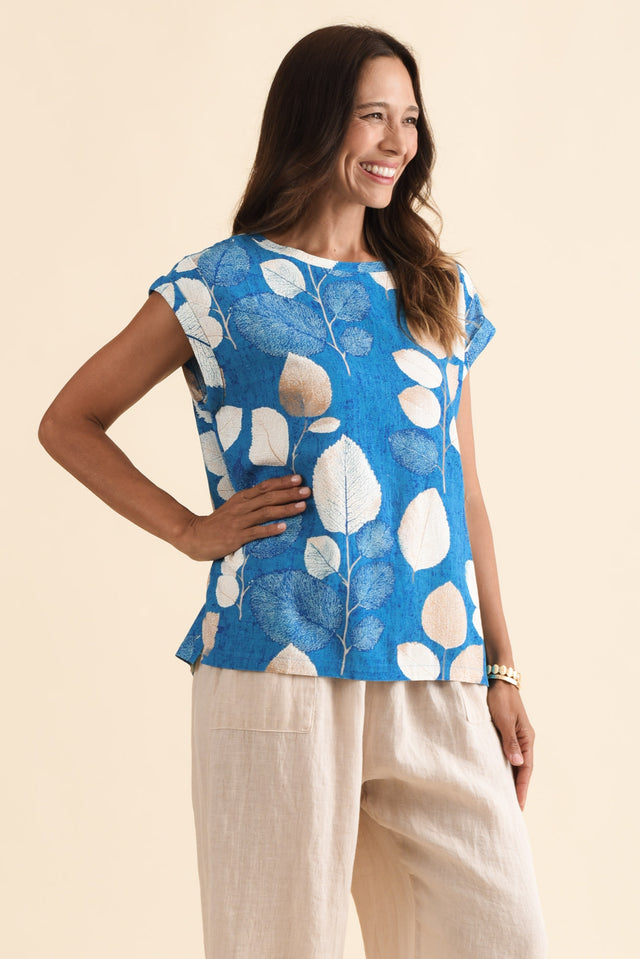 alt text|model:Cara image 4