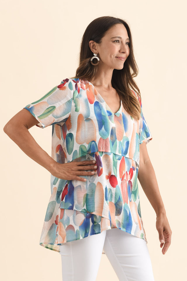 alt text|model:Cara image 4