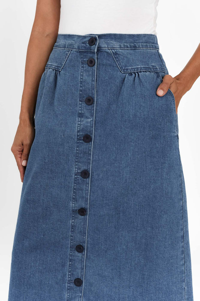 alt text|model:Cara image 4