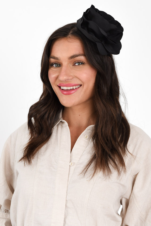 Amia Black Flower Fascinator,Brunette model,alt text|model:Brontie