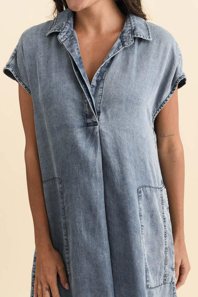 Amity Blue Denim Pocket Dress,Brunette model,alt text|model:Brontie image 7