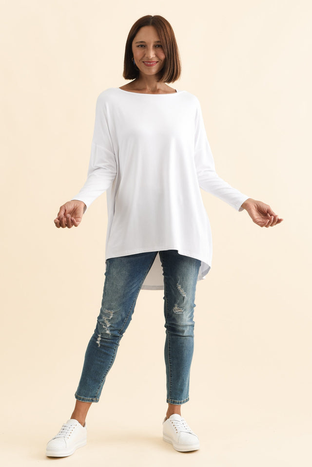 Anakin White Hi Lo Bamboo Top,Brunette model,alt text|model:Cara image 6