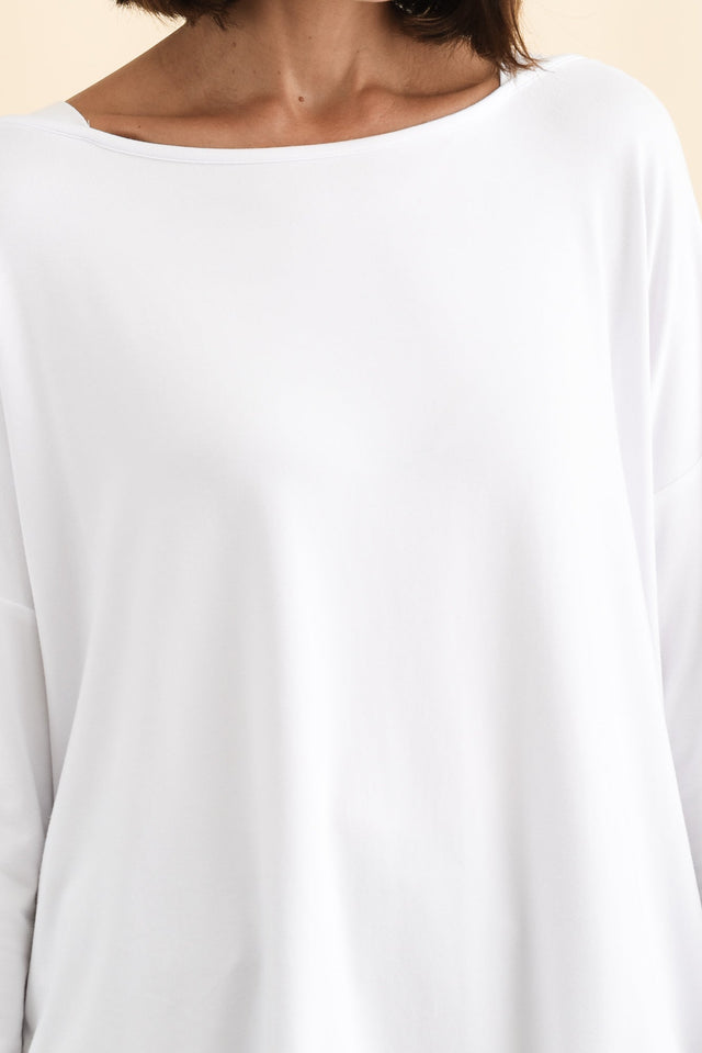 Anakin White Hi Lo Bamboo Top,Brunette model,alt text|model:Cara image 9