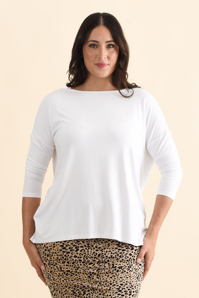 Anakin White Hi Lo Bamboo Top,Brunette model,alt text|model:Emilia image 11