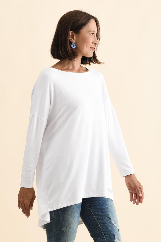 Anakin White Hi Lo Bamboo Top,Brunette model,alt text|model:Cara image 7