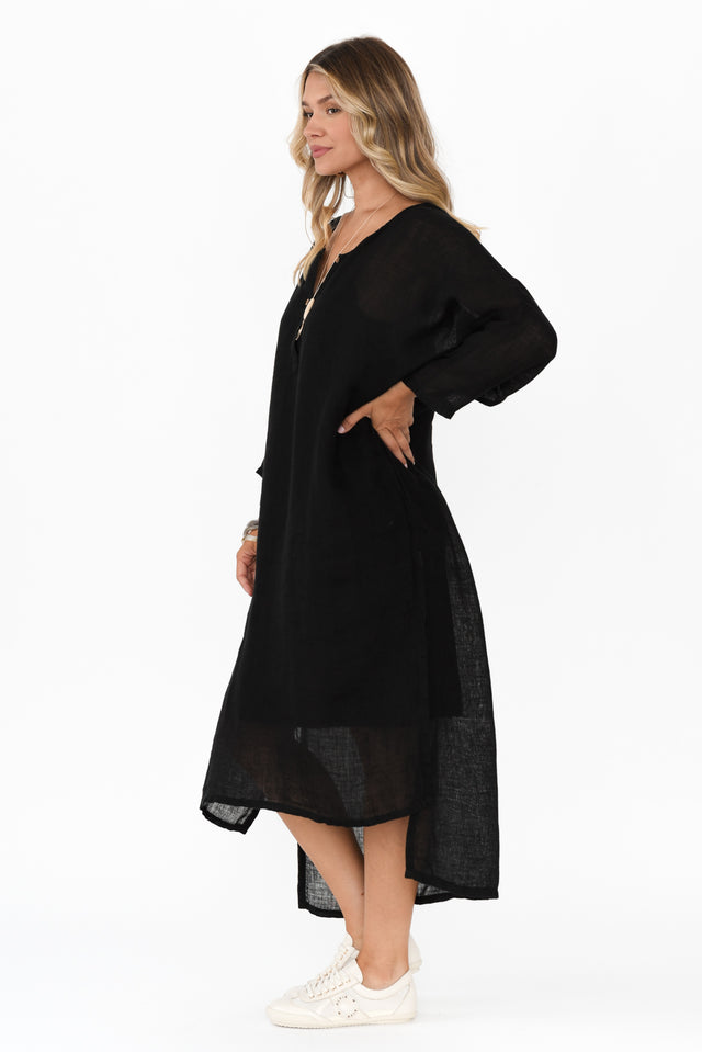 Analia Black Linen Kaftan,Blonde model,alt text|model:Mollie image 5