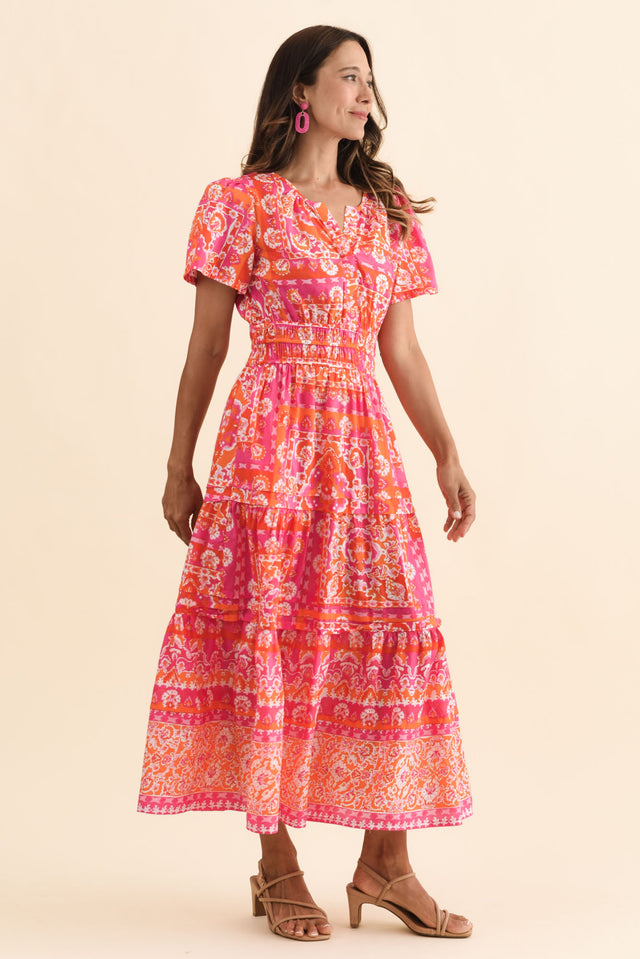 alt text|model:Cara image 3