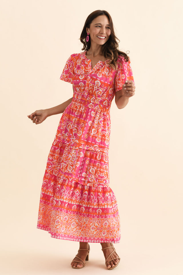 alt text|model:Cara image 3