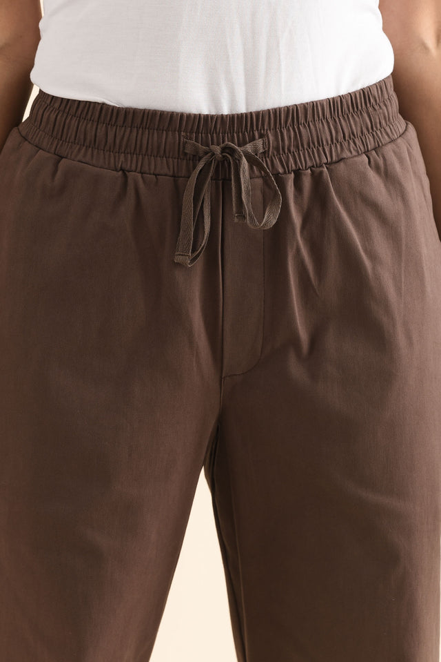 Andy Chocolate Cotton Barrel Pants,Detail,Brunette model,alt text|model:Cara image 7