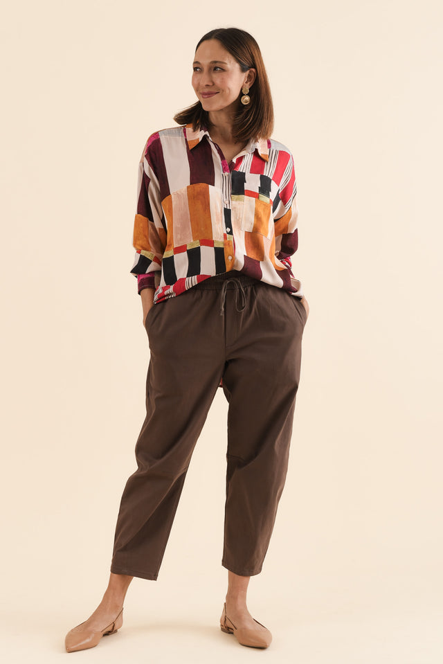 Andy Chocolate Cotton Cropped Barrel Pants,Full Body,Brunette model,alt text|model:Cara image 3