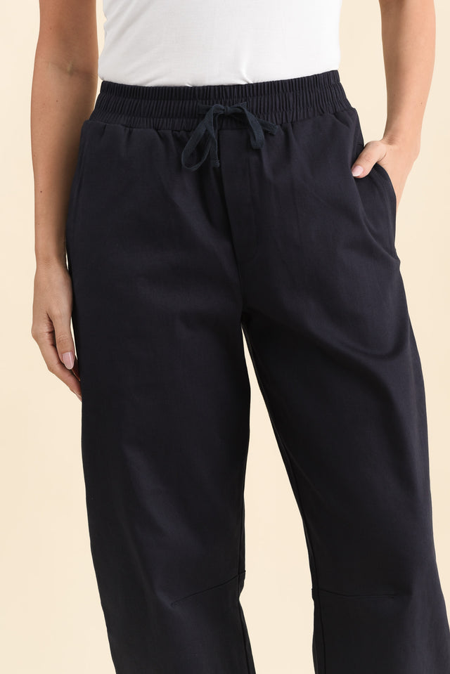 Andy Navy Cotton Barrel Pants,Brunette model,alt text|model:MJ image 6