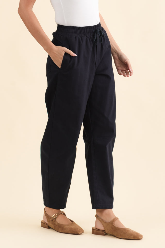 Andy Navy Cotton Barrel Pants,Brunette model,alt text|model:MJ image 4