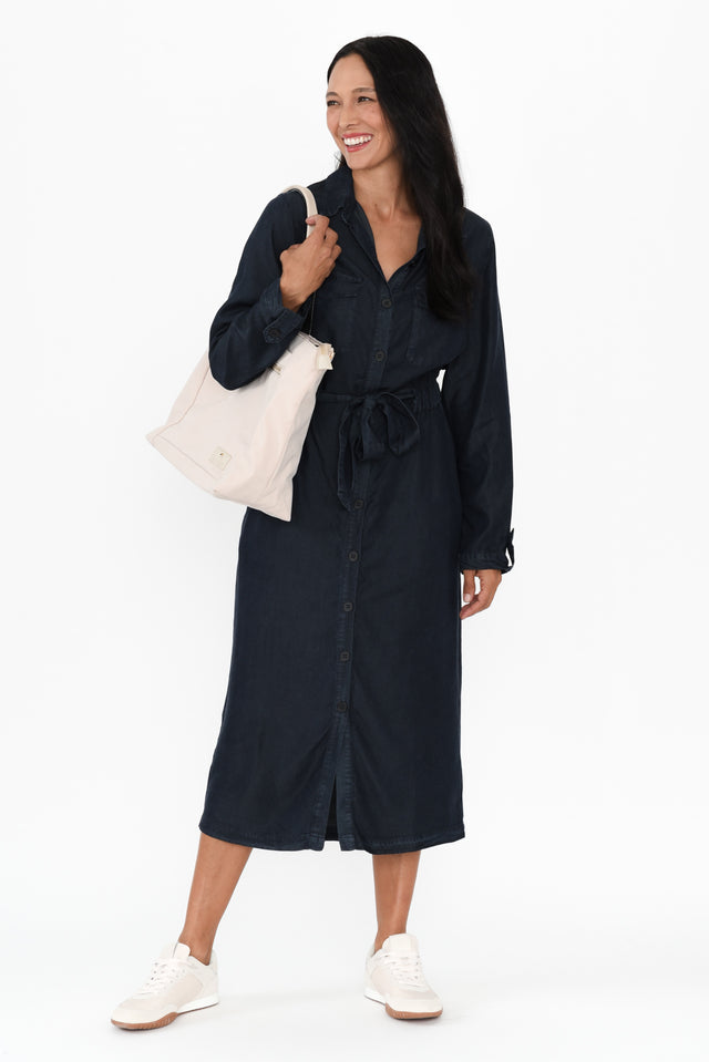 alt text|model:Cara image 2