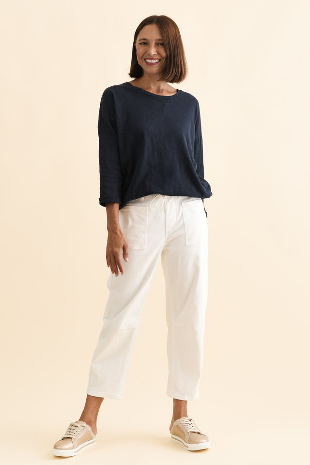 Annie Navy Cotton Top,Brunette model,alt text|model:Cara image 7
