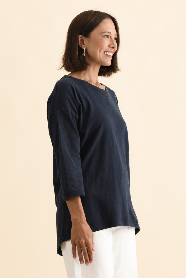 Annie Navy Cotton Top,Brunette model,alt text|model:Cara image 4