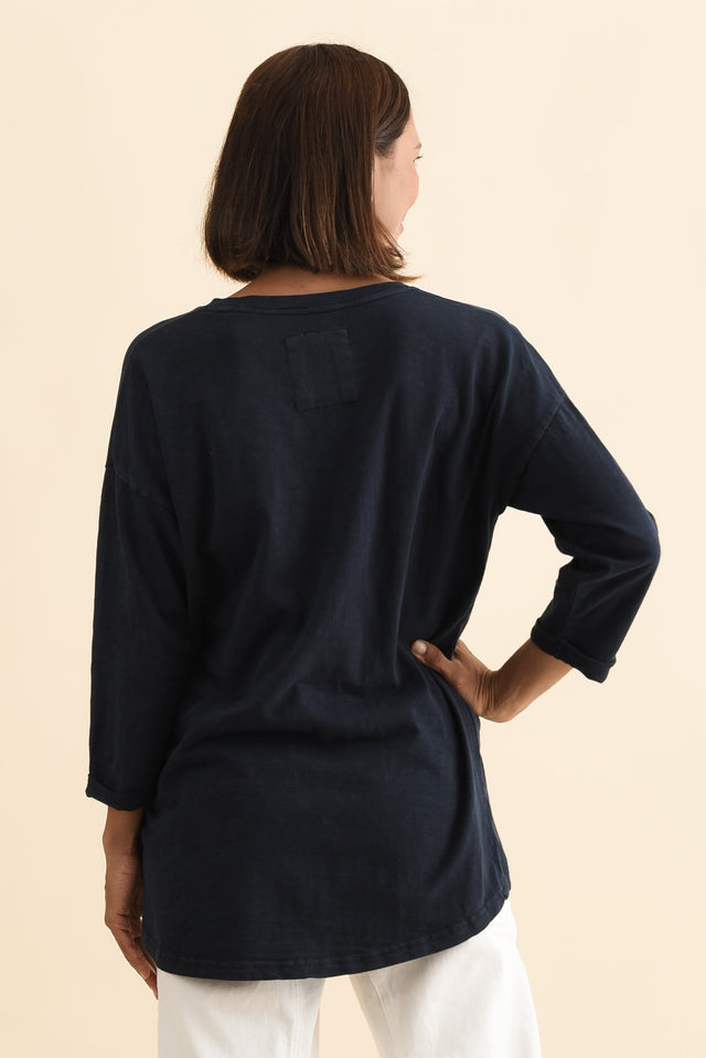 Annie Navy Cotton Top,Brunette model,alt text|model:Cara image 5