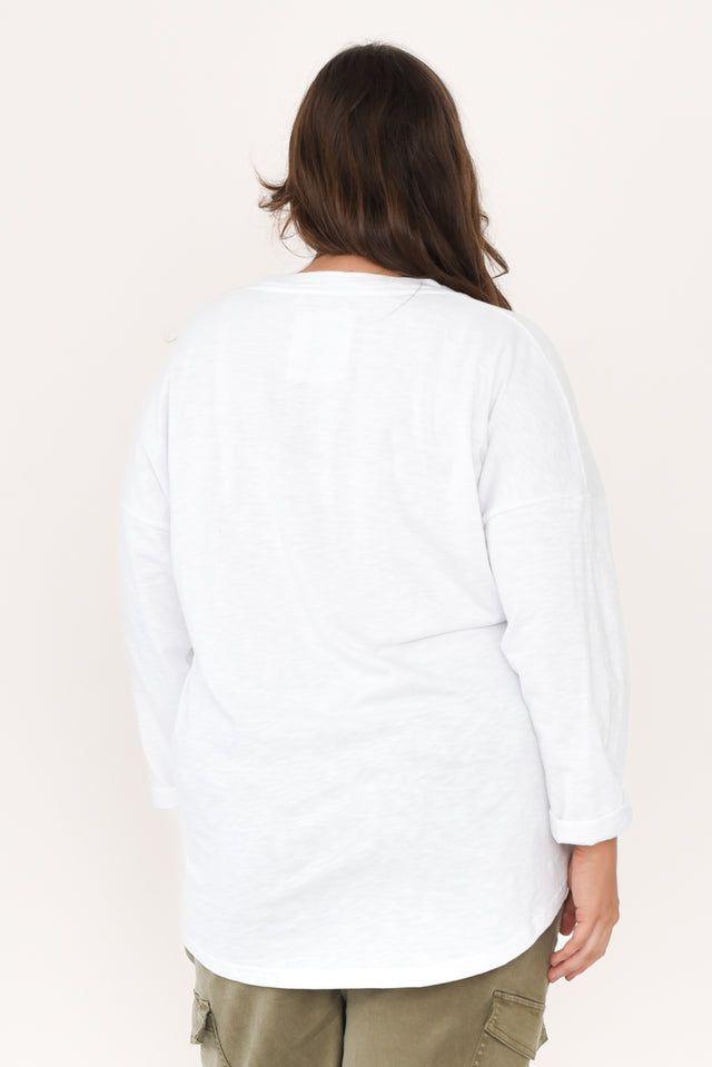 Annie White Cotton Top,Brunette model,alt text|model:Gabby image 11