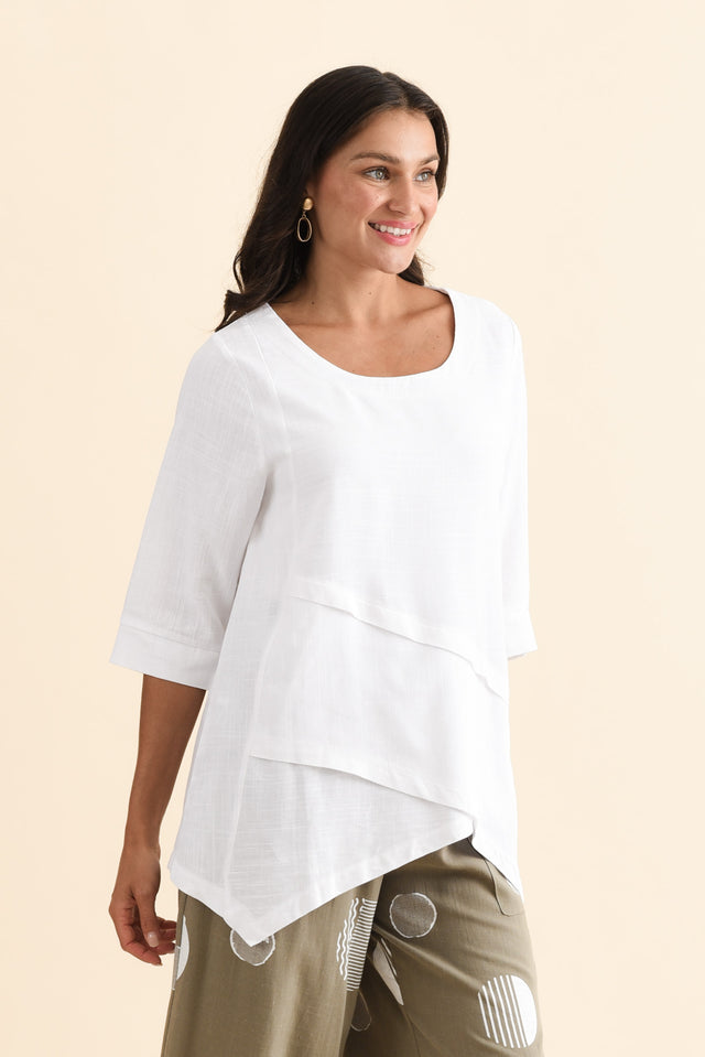 Anya White Linen Cotton Top,Brunette model,alt text|model:Brontie image 4