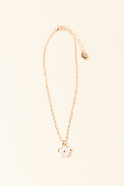Ariana White Flower Pendant Necklace