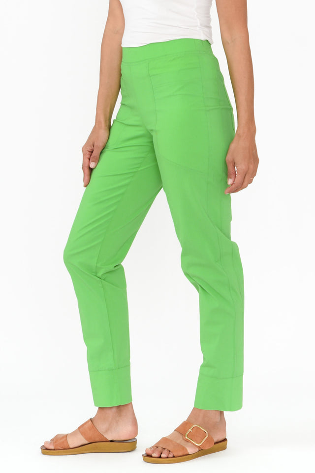 alt text|model:Cara image 4