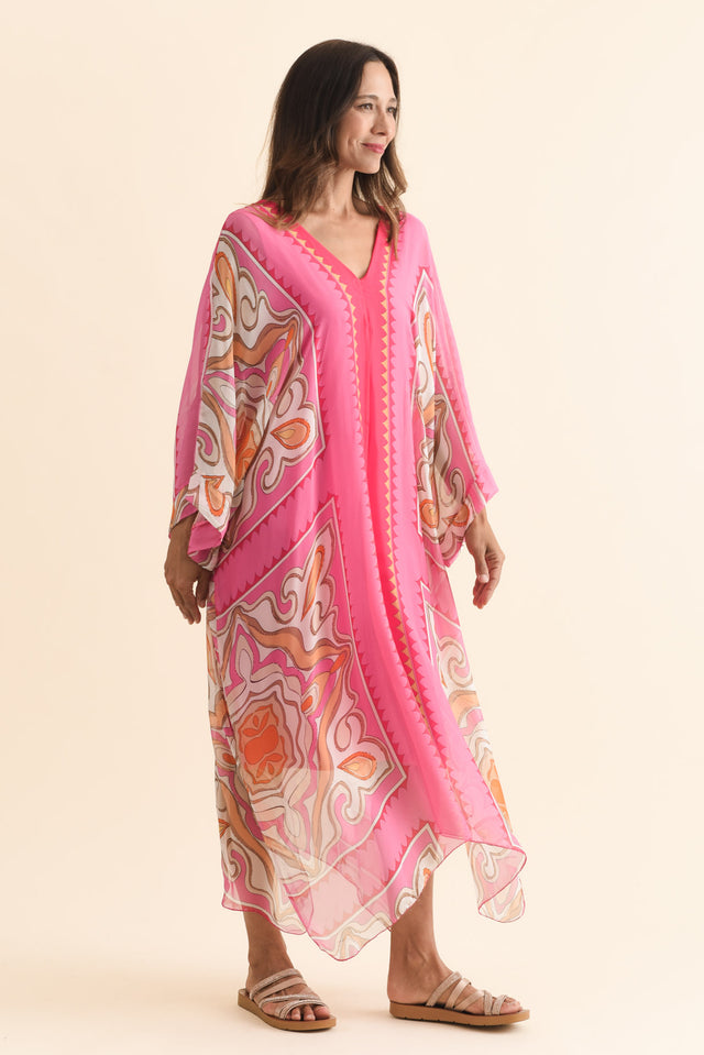 alt text|model:Cara image 4