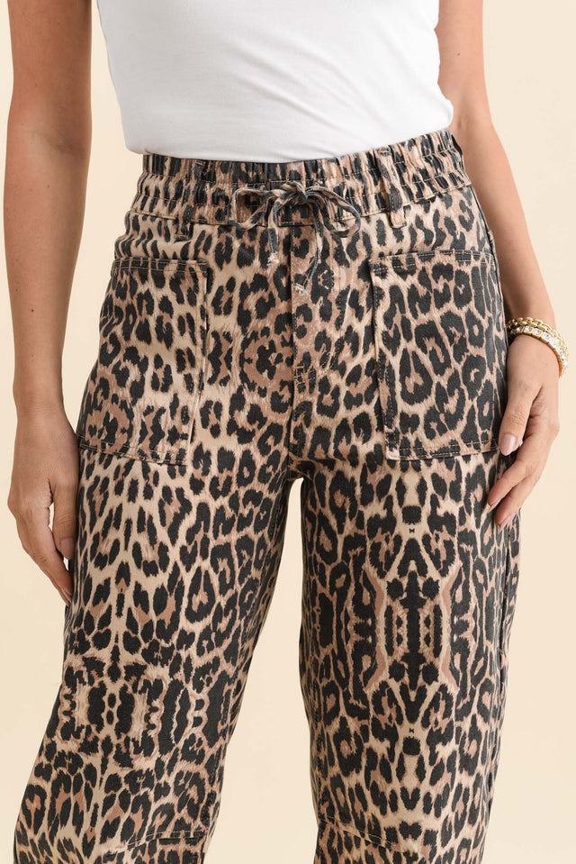 alt text|model:MJ image 6