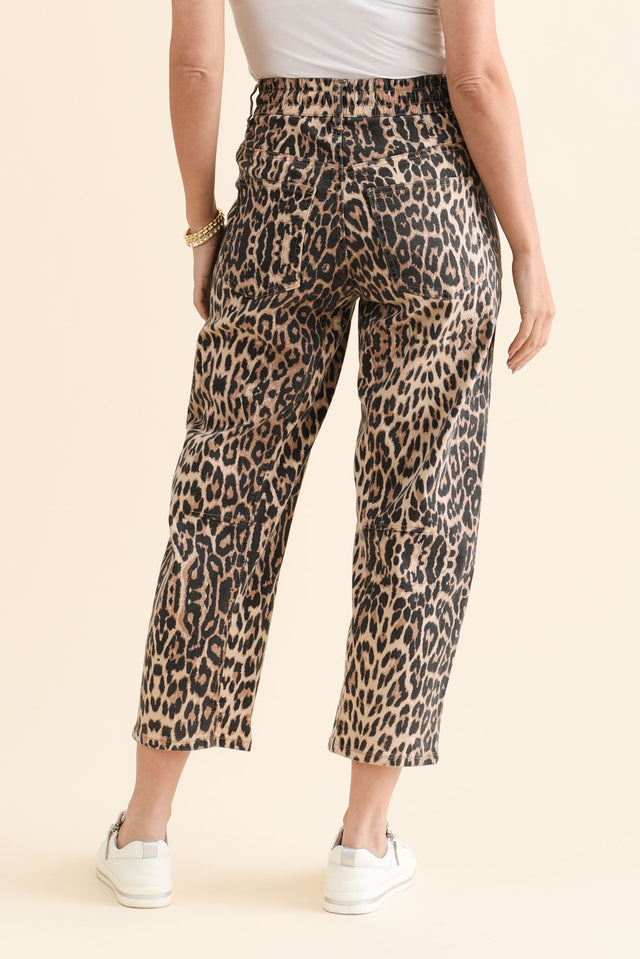 alt text|model:MJ image 5