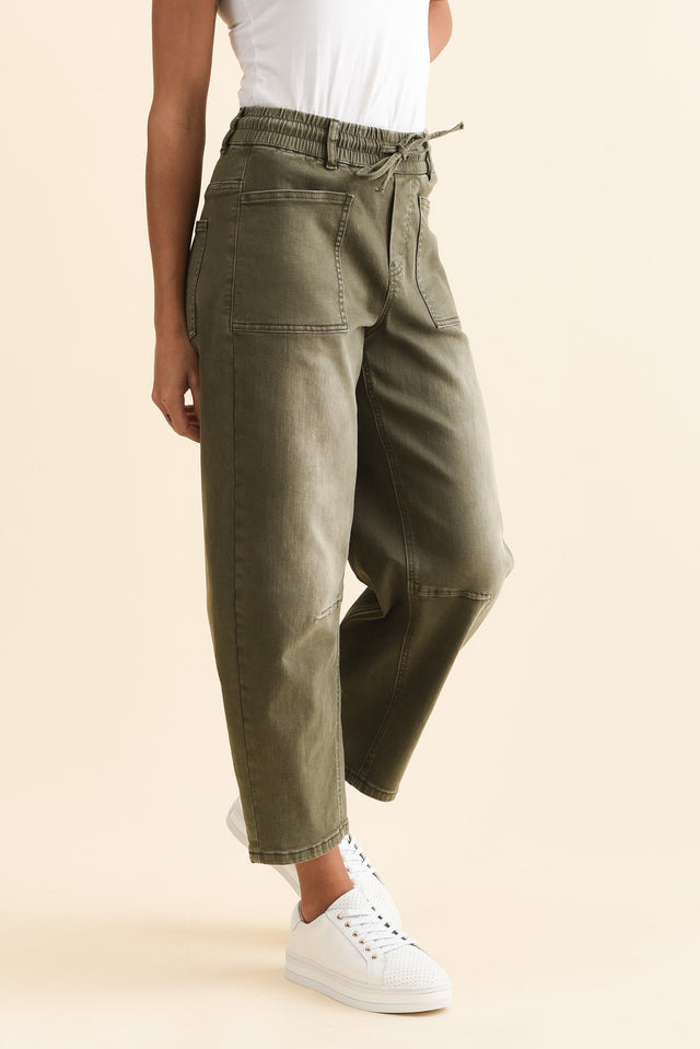 BB Barrel Khaki Jeans,Brunette model,alt text|model:Brontie image 5