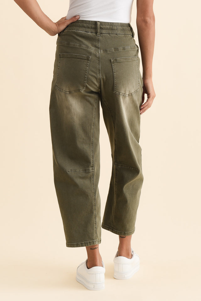 BB Barrel Khaki Jeans,Brunette model,alt text|model:Brontie image 6
