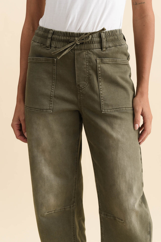 BB Barrel Khaki Jeans,Brunette model,alt text|model:Brontie image 7