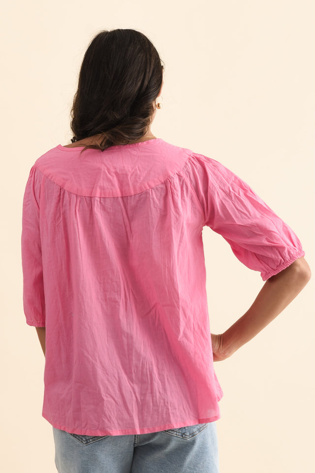 Claris Bright Pink Crinkle Cotton Top,Brunette model,alt text|model:Brontie image 5