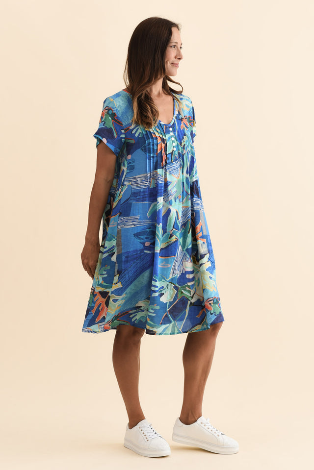 alt text|model:Cara image 3