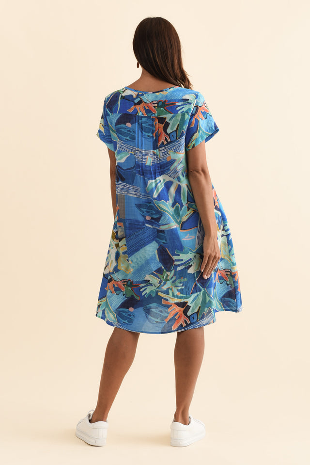 alt text|model:Cara image 4